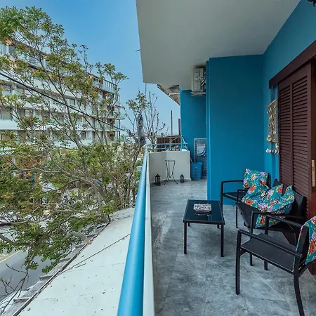 Stratos Seaside Corner