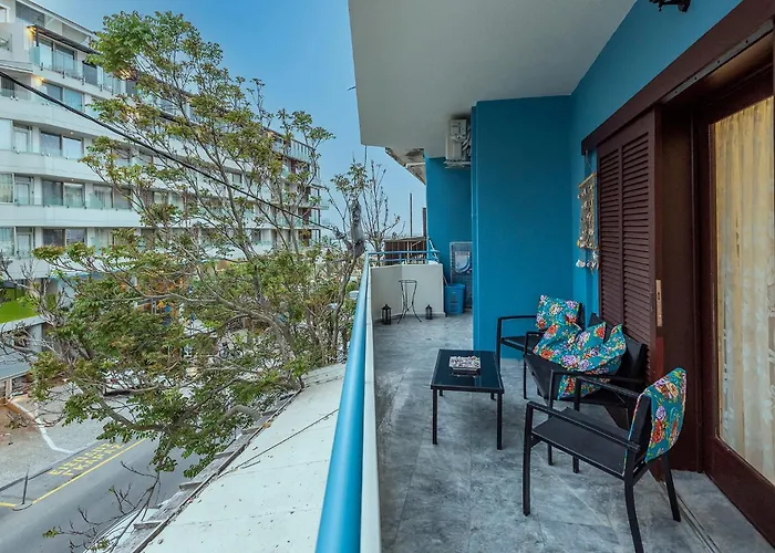 Stratos Seaside Corner