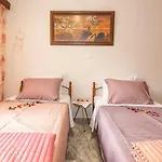 Stratos Seaside Corner Apartment *